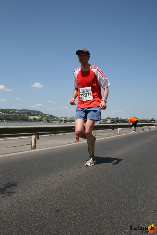 16. K&H Maraton és félmaraton váltó maraton_1545.jpg Véraláfutás futók K&H Olimpiai Maraton és félmaraton váltó futás Budapest képek 4. fotók 2009 maraton_1545.jpg Véraláfutás futók