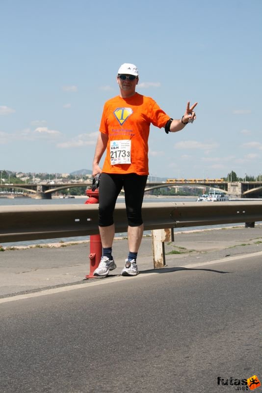 16. K&H Maraton és félmaraton váltó maraton_1547.jpg sc T100 futó K&H Olimpiai Maraton és félmaraton váltó futás Budapest képek 4. fotók 2009 maraton_1547.jpg sc T100 futó