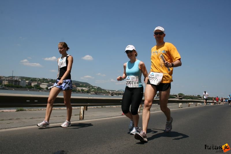 16. K&H Maraton és félmaraton váltó maraton_1551.jpg 1. Lúzer Futó Club futók K&H Olimpiai Maraton és félmaraton váltó futás Budapest képek 4. fotók 2009 maraton_1551.jpg 1. Lúzer Futó Club futók