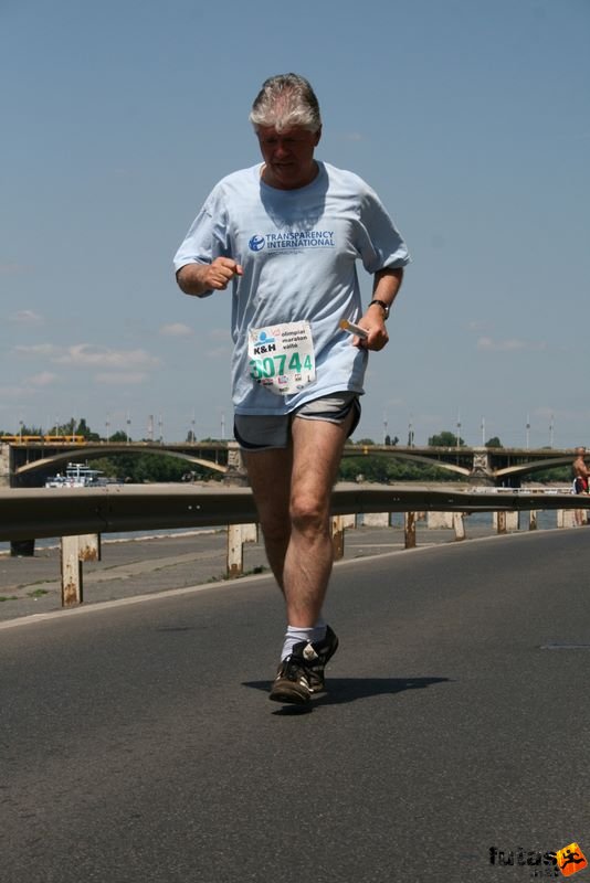 16. K&H Maraton és félmaraton váltó maraton_1553.jpg Transparency International futók K&H Olimpiai Maraton és félmaraton váltó futás Budapest képek 4. fotók 2009 maraton_1553.jpg Transparency International futók