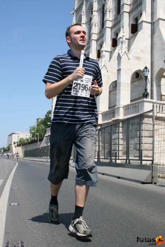 16. K&H Maraton és félmaraton váltó maraton_1555.jpg Nokia Siemens Networks futócsapat K&H Olimpiai Maraton és félmaraton váltó futás Budapest képek 4. fotók 2009 maraton_1555.jpg Nokia Siemens Networks futócsapat