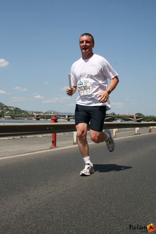 16. K&H Maraton és félmaraton váltó maraton_1556.jpg Atradius futók K&H Olimpiai Maraton és félmaraton váltó futás Budapest képek 4. fotók 2009 maraton_1556.jpg Atradius futók