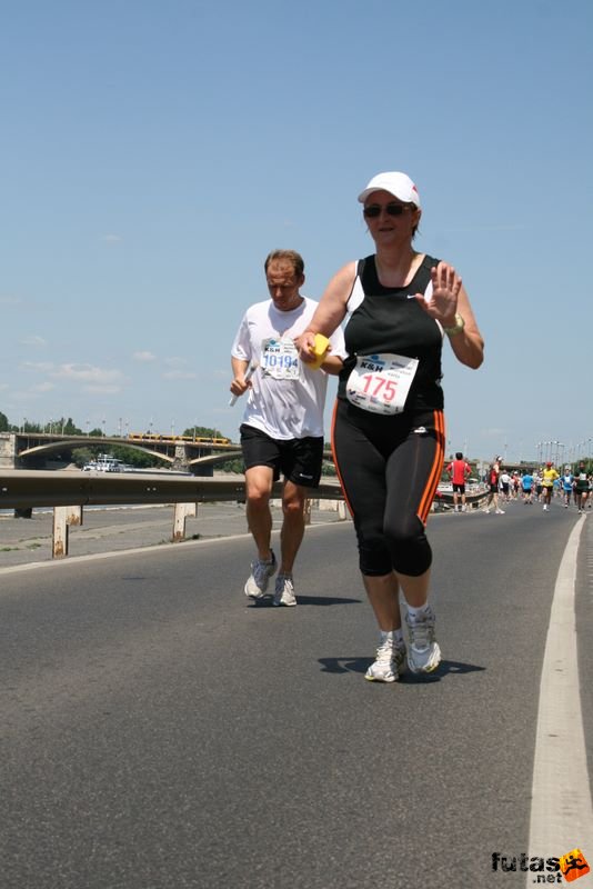 16. K&H Maraton és félmaraton váltó maraton_1557.jpg maraton_1557.jpg K&H Olimpiai Maraton és félmaraton váltó futás Budapest képek 4. fotók 2009 maraton_1557.jpg maraton_1557.jpg
