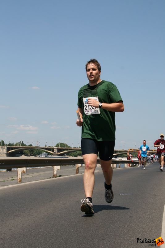 16. K&H Maraton és félmaraton váltó maraton_1561.jpg maraton_1561.jpg K&H Olimpiai Maraton és félmaraton váltó futás Budapest képek 4. fotók 2009 maraton_1561.jpg maraton_1561.jpg