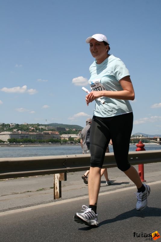 16. K&H Maraton és félmaraton váltó maraton_1564.jpg maraton_1564.jpg K&H Olimpiai Maraton és félmaraton váltó futás Budapest képek 4. fotók 2009 maraton_1564.jpg maraton_1564.jpg