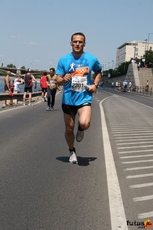 16. K&H Maraton és félmaraton váltó maraton_1569.jpg Nyenyecek futó K&H Olimpiai Maraton és félmaraton váltó futás Budapest képek 4. fotók 2009 maraton_1569.jpg Nyenyecek futó