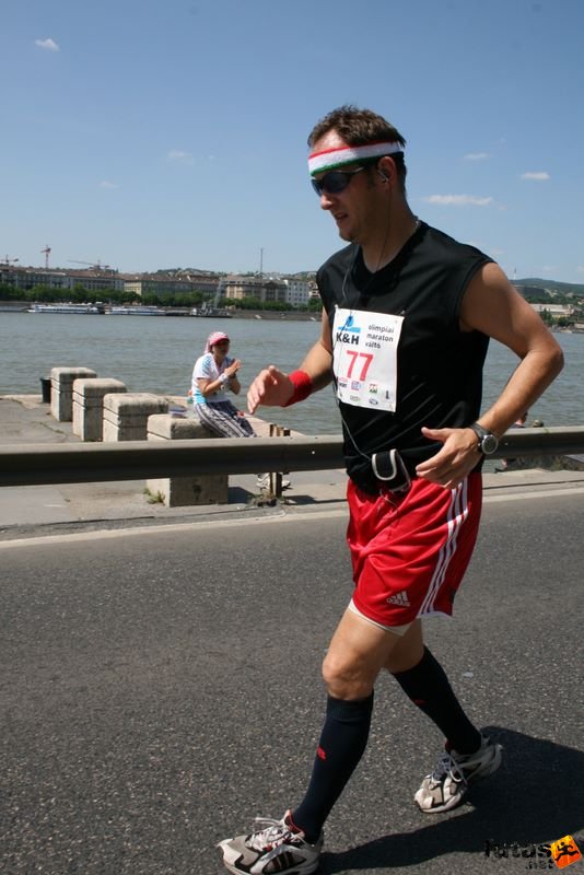 16. K&H Maraton és félmaraton váltó maraton_1580.jpg maraton_1580.jpg K&H Olimpiai Maraton és félmaraton váltó futás Budapest képek 4. fotók 2009 maraton_1580.jpg maraton_1580.jpg