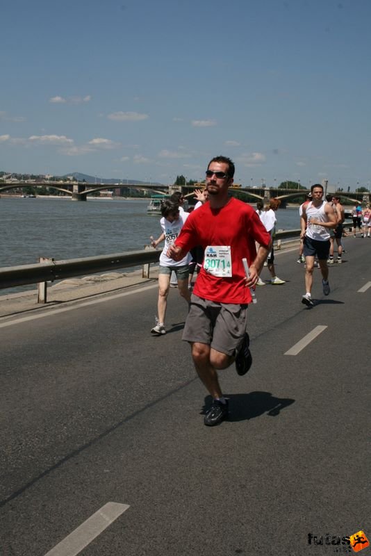 16. K&H Maraton és félmaraton váltó maraton_1584.jpg maraton_1584.jpg K&H Olimpiai Maraton és félmaraton váltó futás Budapest képek 4. fotók 2009 maraton_1584.jpg maraton_1584.jpg