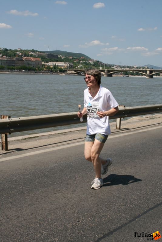 16. K&H Maraton és félmaraton váltó maraton_1585.jpg Cowi Magyarország Kft. futócsapat K&H Olimpiai Maraton és félmaraton váltó futás Budapest képek 4. fotók 2009 maraton_1585.jpg Cowi Magyarország Kft. futócsapat