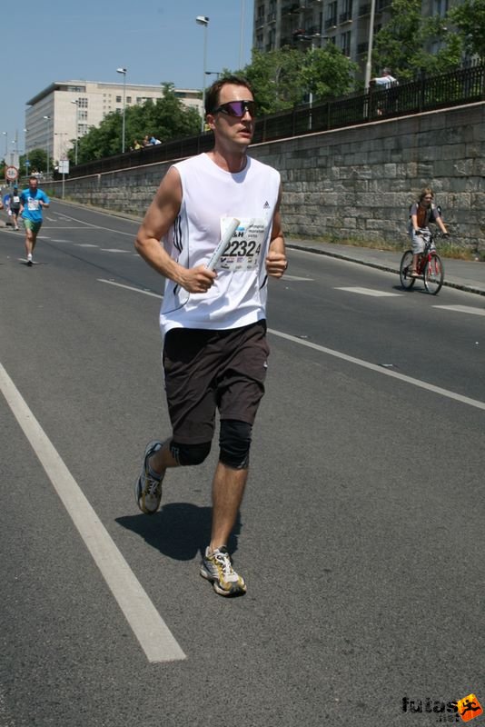 16. K&H Maraton és félmaraton váltó maraton_1588.jpg Röfi és a Nők futócsapat K&H Olimpiai Maraton és félmaraton váltó futás Budapest képek 4. fotók 2009 maraton_1588.jpg Röfi és a Nők futócsapat