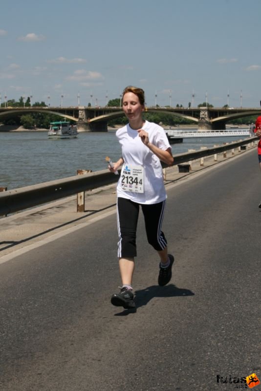 16. K&H Maraton és félmaraton váltó maraton_1592.jpg maraton_1592.jpg K&H Olimpiai Maraton és félmaraton váltó futás Budapest képek 4. fotók 2009 maraton_1592.jpg maraton_1592.jpg