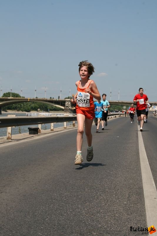 16. K&H Maraton és félmaraton váltó maraton_1594.jpg Későn Érők maraton váltó K&H Olimpiai Maraton és félmaraton váltó futás Budapest képek 4. fotók 2009 maraton_1594.jpg Későn Érők maraton váltó