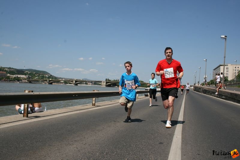 16. K&H Maraton és félmaraton váltó maraton_1596.jpg maraton_1596.jpg K&H Olimpiai Maraton és félmaraton váltó futás Budapest képek 4. fotók 2009 maraton_1596.jpg maraton_1596.jpg