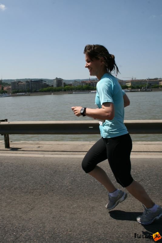 16. K&H Maraton és félmaraton váltó maraton_1598.jpg Judit Futóblog név: Birdie K&H Olimpiai Maraton és félmaraton váltó futás Budapest képek 4. fotók 2009 maraton_1598.jpg Judit Futóblog név: Birdie