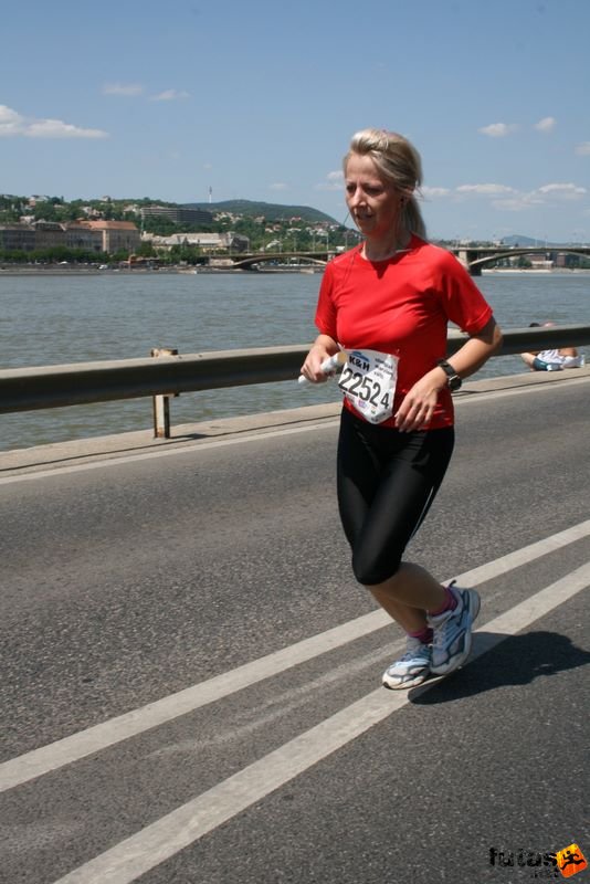 16. K&H Maraton és félmaraton váltó maraton_1599.jpg maraton_1599.jpg K&H Olimpiai Maraton és félmaraton váltó futás Budapest képek 4. fotók 2009 maraton_1599.jpg maraton_1599.jpg