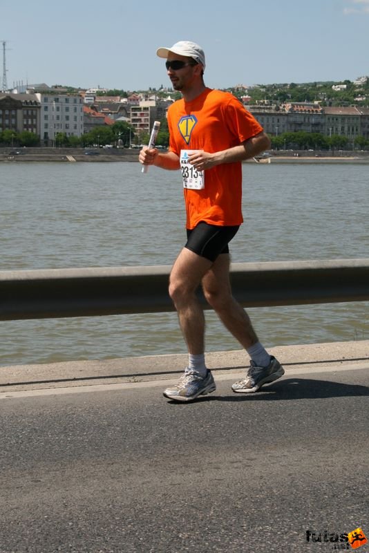 16. K&H Maraton és félmaraton váltó maraton_1600.jpg maraton_1600.jpg K&H Olimpiai Maraton és félmaraton váltó futás Budapest képek 4. fotók 2009 maraton_1600.jpg maraton_1600.jpg