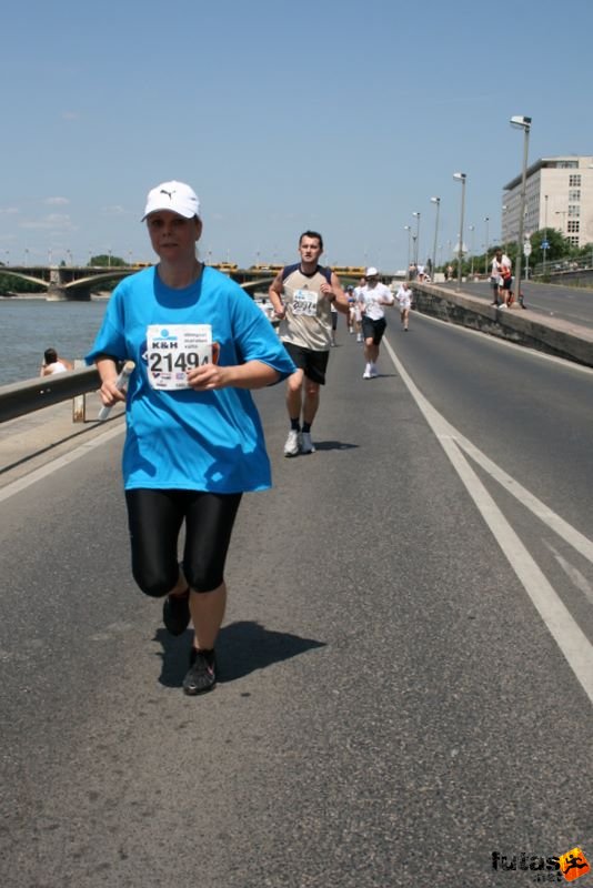 16. K&H Maraton és félmaraton váltó maraton_1605.jpg Kakaóscsiga futók K&H Olimpiai Maraton és félmaraton váltó futás Budapest képek 4. fotók 2009 maraton_1605.jpg Kakaóscsiga futók