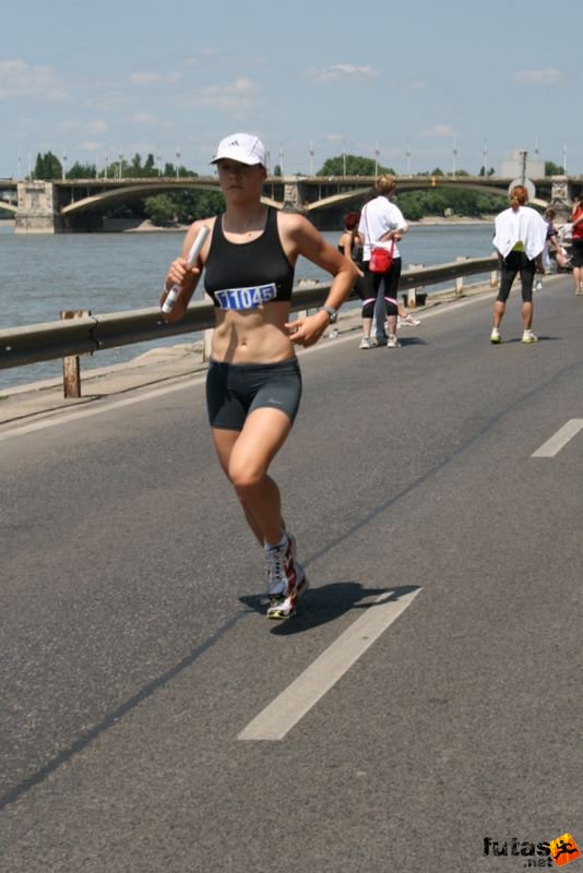 16. K&H Maraton és félmaraton váltó maraton_1611.jpg maraton_1611.jpg K&H Olimpiai Maraton és félmaraton váltó futás Budapest képek 4. fotók 2009 maraton_1611.jpg maraton_1611.jpg