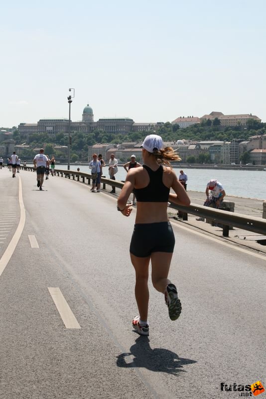 16. K&H Maraton és félmaraton váltó maraton_1613.jpg futómozgás K&H Olimpiai Maraton és félmaraton váltó futás Budapest képek fotók 2009 nő futómozgás