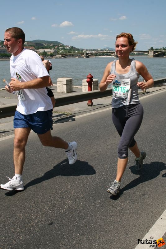 16. K&H Maraton és félmaraton váltó maraton_1616.jpg maraton_1616.jpg K&H Olimpiai Maraton és félmaraton váltó futás Budapest képek 4. fotók 2009 maraton_1616.jpg maraton_1616.jpg
