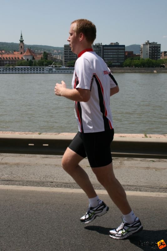 16. K&H Maraton és félmaraton váltó maraton_1618.jpg maraton_1618.jpg K&H Olimpiai Maraton és félmaraton váltó futás Budapest képek 4. fotók 2009 maraton_1618.jpg maraton_1618.jpg