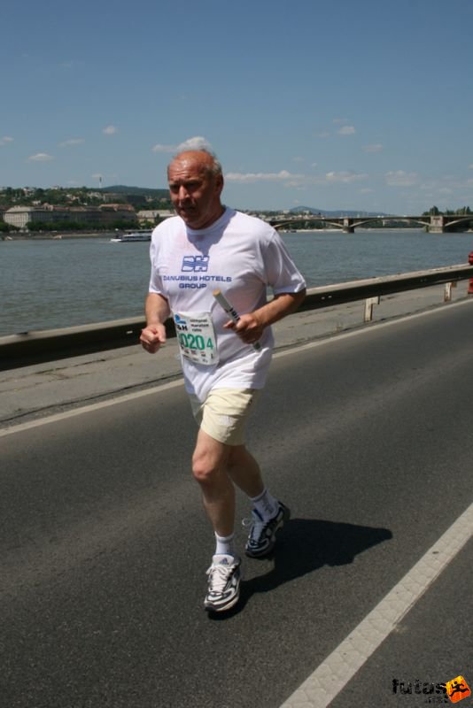 16. K&H Maraton és félmaraton váltó maraton_1619.jpg maraton_1619.jpg K&H Olimpiai Maraton és félmaraton váltó futás Budapest képek 4. fotók 2009 maraton_1619.jpg maraton_1619.jpg
