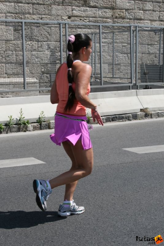 16. K&H Maraton és félmaraton váltó maraton_1627.jpg futás szoknyában K&H Olimpiai Maraton és félmaraton váltó futás Budapest képek 4. fotók 2009 maraton_1627.jpg futás szoknyában