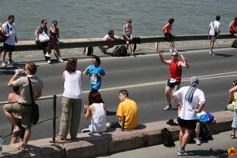 16. K&H Maraton és félmaraton váltó maraton_1630.jpg maraton_1630.jpg K&H Olimpiai Maraton és félmaraton váltó futás Budapest képek 4. fotók 2009 maraton_1630.jpg maraton_1630.jpg
