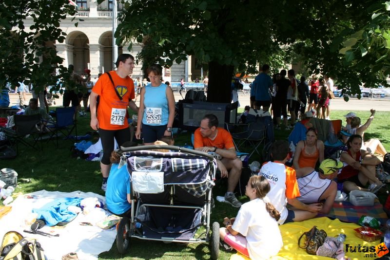 16. K&H Maraton és félmaraton váltó maraton_1637.jpg futóbolondok K&H Olimpiai Maraton és félmaraton váltó futás Budapest képek 4. fotók 2009 maraton_1637.jpg futóbolondok