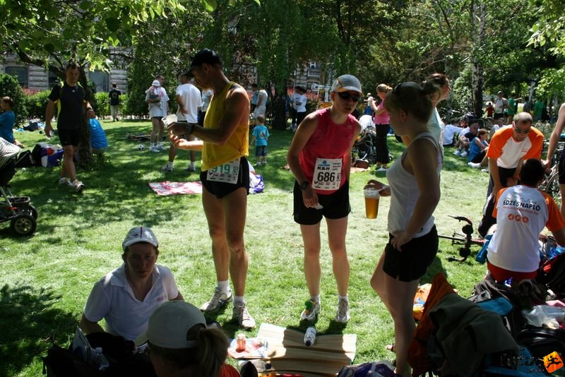 16. K&H Maraton és félmaraton váltó maraton_1639.jpg maraton_1639.jpg K&H Olimpiai Maraton és félmaraton váltó futás Budapest képek 4. fotók 2009 maraton_1639.jpg maraton_1639.jpg