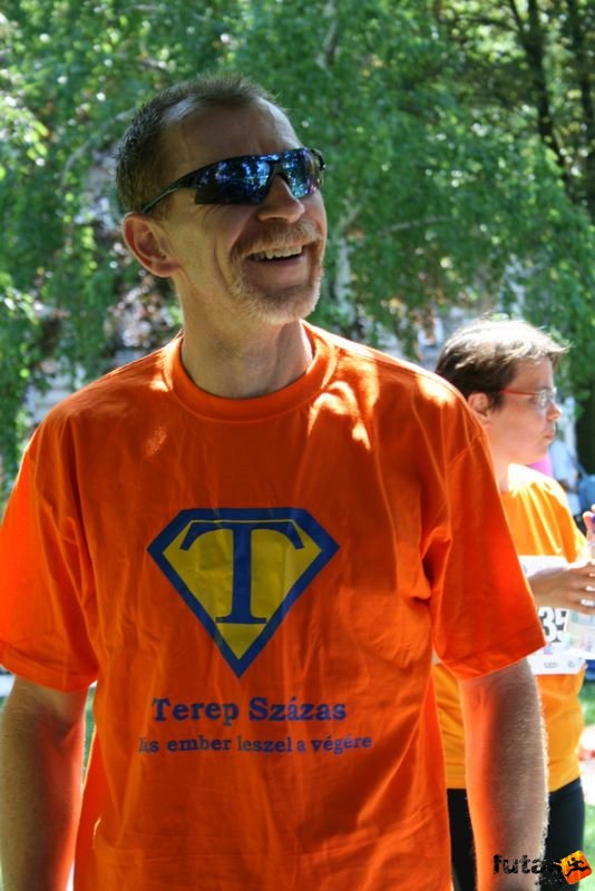 16. K&H Maraton és félmaraton váltó maraton_1650.jpg Steve-, Terep Százas teljesítő, Más ember leszel a végére K&H Olimpiai Maraton és félmaraton váltó futás Budapest képek 4. fotók 2009 maraton_1650.jpg Steve-, Terep Százas teljesítő, Más ember leszel a végére