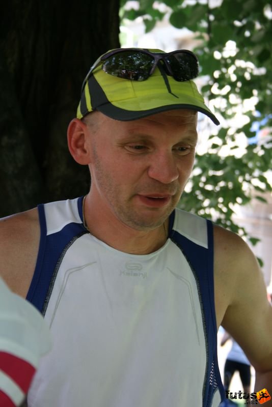 16. K&H Maraton és félmaraton váltó maraton_1659.jpg Jocó K&H Olimpiai Maraton és félmaraton váltó futás Budapest képek 4. fotók 2009 maraton_1659.jpg Jocó