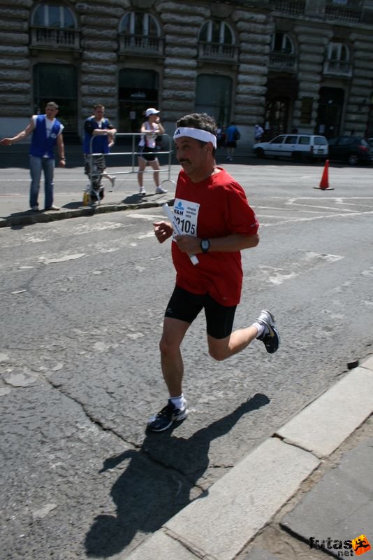 16. K&H Maraton és félmaraton váltó maraton_1679.jpg maraton_1679.jpg K&H Olimpiai Maraton és félmaraton váltó futás Budapest képek 4. fotók 2009 maraton_1679.jpg maraton_1679.jpg