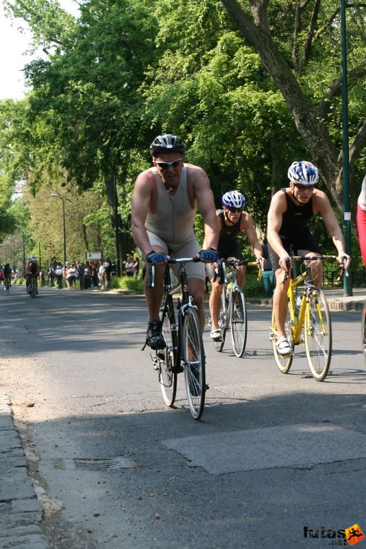 Margitszigeti Triatlon kerékpár margitszigeti triatlon kerekpározás 9813.jpg margitszigeti_triatlon_kerekparozas_9813.jpg