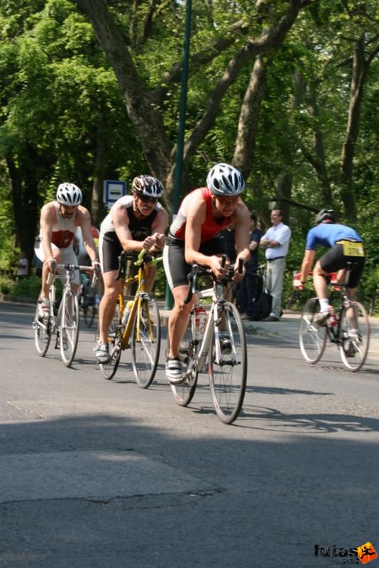 Margitszigeti Triatlon kerékpár margitszigeti triatlon kerekpározás 9814.jpg margitszigeti_triatlon_kerekparozas_9814.jpg