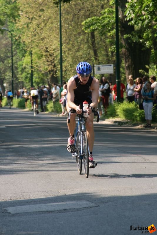 Margitszigeti Triatlon kerékpár margitszigeti triatlon kerekpározás 9827.jpg margitszigeti_triatlon_kerekparozas_9827.jpg