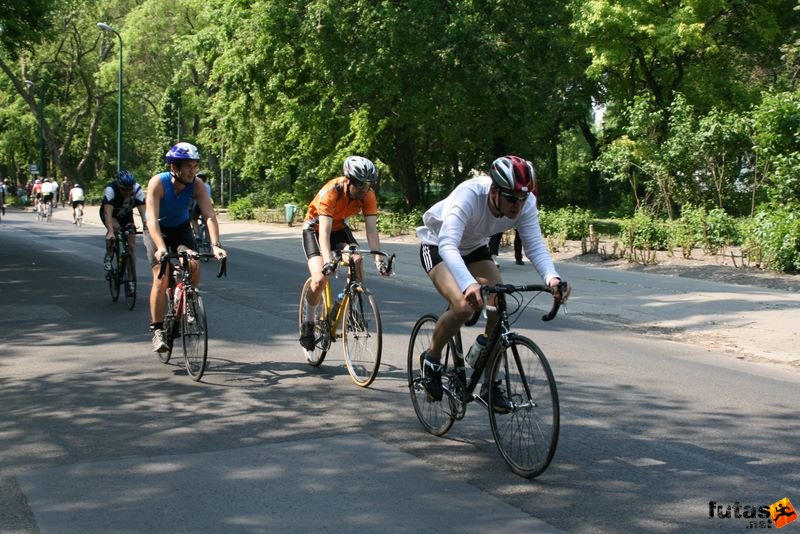 Margitszigeti Triatlon kerékpár margitszigeti triatlon kerekpározás 9860.jpg margitszigeti_triatlon_kerekparozas_9860.jpg