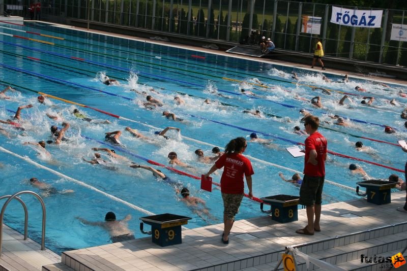 Margitszigeti Triatlon margitszigeti_triatlon_szechy_tamas__uszoda_9695.jpg triatlon tömeg rajt 1. futam Margitszigeti Triatlon Úszás Széchy Tamás uszoda margitszigeti_triatlon_szechy_tamas__uszoda_9695.jpg triatlon tömeg rajt 1. futam