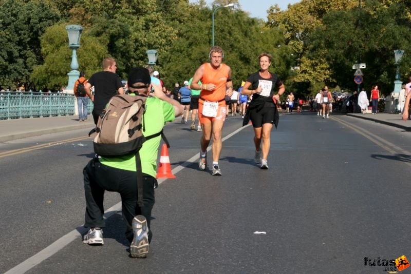 Spar Budapest Marathon 2009 Ron Dorenbos,Almere, Van der Pas Monica,Oegstgeest Spar Budapest Marathon in Hungary Spar Budapest Marathon finish 2009, Ron Dorenbos,Almere, Van der Pas Monica,Oegstgeest