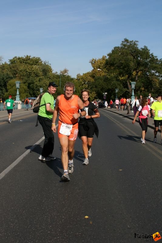 Spar Budapest Marathon 2009 Ron Dorenbos Spar Budapest Marathon in Hungary Spar Budapest Marathon finish 2009, Ron Dorenbos