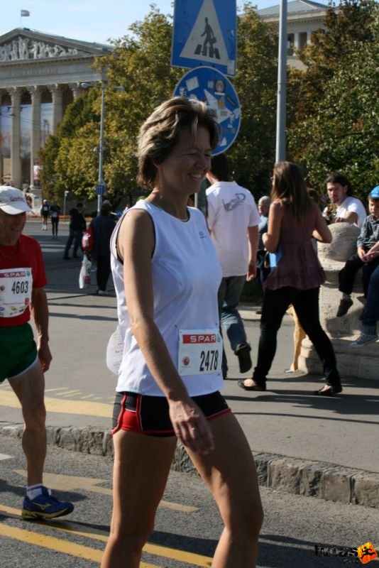 Spar Budapest Marathon 2009 Szűcs Krisztina Spar Budapest Marathon in Hungary Spar Budapest Marathon finish 2009, Szűcs Krisztina