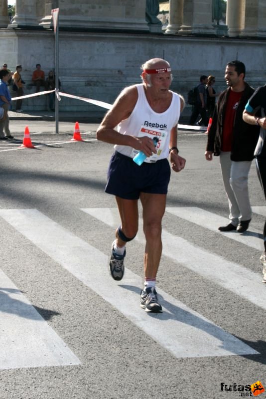 Spar Budapest Marathon 2009 Fehér Károly Spar Budapest Marathon in Hungary Spar Budapest Marathon finish 2009, Fehér Károly