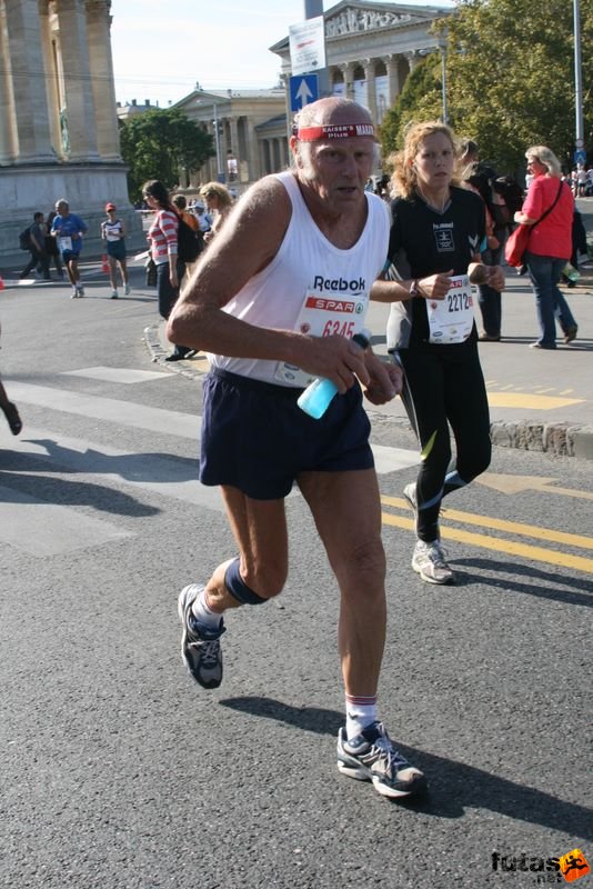Spar Budapest Marathon 2009 Fehér Károly, Kisújszállás Spar Budapest Marathon in Hungary Spar Budapest Marathon finish 2009, Fehér Károly, Kisújszállás