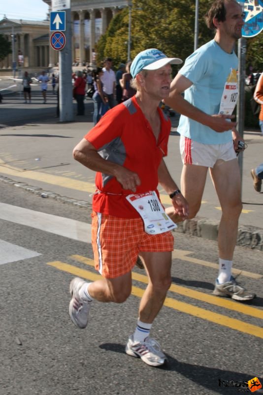 Spar Budapest Marathon 2009 Fenyő István, Mucsi Spar Budapest Marathon in Hungary Spar Budapest Marathon finish 2009, Fenyő István, Mucsi