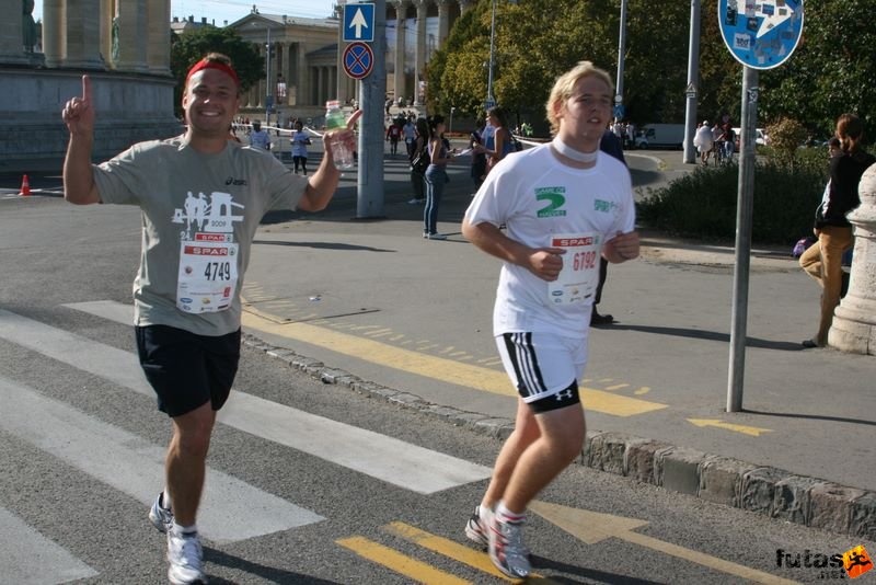 Spar Budapest Marathon 2009 Sunman Henry, Poole Simon, Letchworth Spar Budapest Marathon in Hungary Spar Budapest Marathon finish 2009, Sunman Henry, Poole Simon, Letchworth