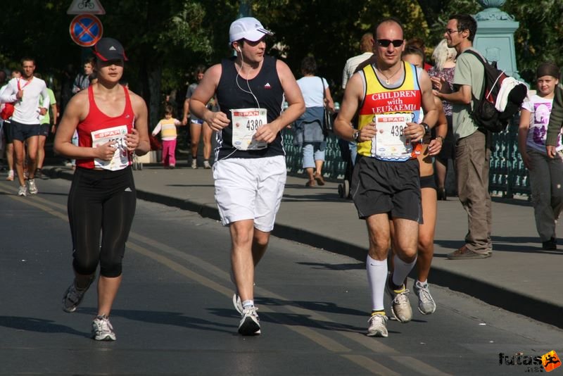 Spar Budapest Marathon 2009 Ker Grace Mu Yun ,London, Williams Gareth, Monmouthshire,Kennedy James. London Spar Budapest Marathon in Hungary Spar Budapest Marathon finish 2009, Ker Grace Mu Yun ,London, Williams Gareth, Monmouthshire,Kennedy James. London