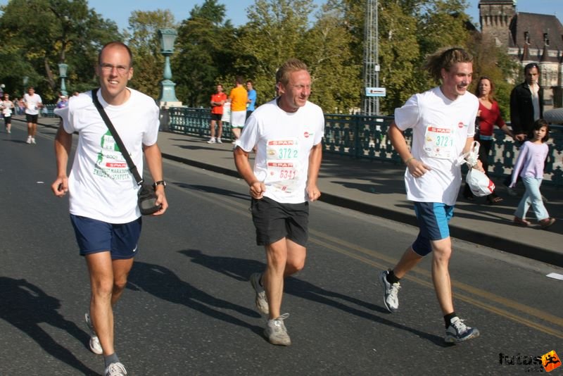 Spar Budapest Marathon 2009 Szita László, Vasvár Spar Budapest Marathon in Hungary Spar Budapest Marathon finish 2009, Szita László, Vasvár
