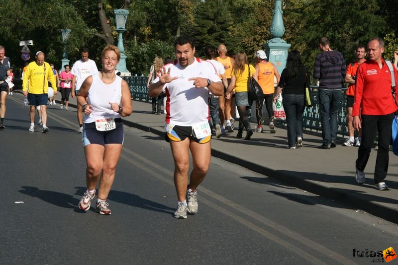 Spar Budapest Marathon 2009 Tandi és Kókusz Budapest Marathon Spar Budapest Marathon in Hungary Spar Budapest Marathon finish 2009, Tandi és Kókusz Budapest Marathon