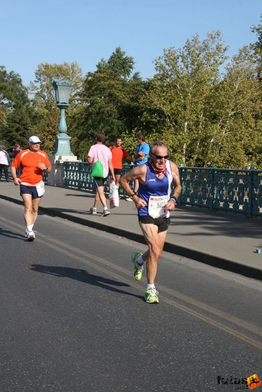 Spar Budapest Marathon in Hungary Spar Budapest Marathon finish 2009, Farkas Ferenc, Lethaby John, Minehead