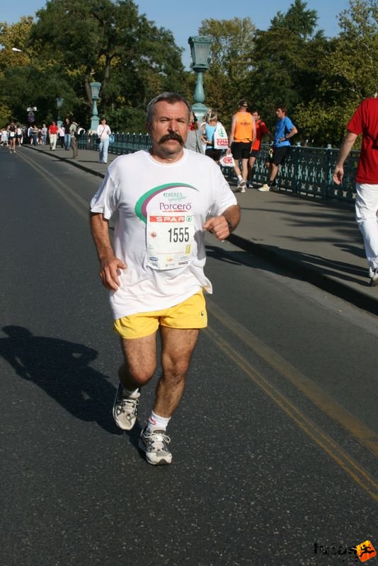 Spar Budapest Marathon 2009 Vincze Béla Spar Budapest Marathon in Hungary Spar Budapest Marathon finish 2009, Vincze Béla